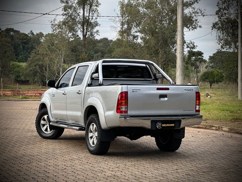 Toyota HILUX CAB.DUPLA SR 2.7 2010 NEUMANN VEÍCULOS ARROIO DO MEIO / Carros no Vale Toyota HILUX CAB.DUPLA SR 2.7 2010 NEUMANN VEÍCULOS ARROIO DO MEIO / Carros no Vale