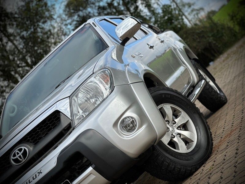 Toyota HILUX CAB.DUPLA SR 2.7 2010 NEUMANN VEÍCULOS ARROIO DO MEIO / Carros no Vale Toyota HILUX CAB.DUPLA SR 2.7 2010 NEUMANN VEÍCULOS ARROIO DO MEIO / Carros no Vale