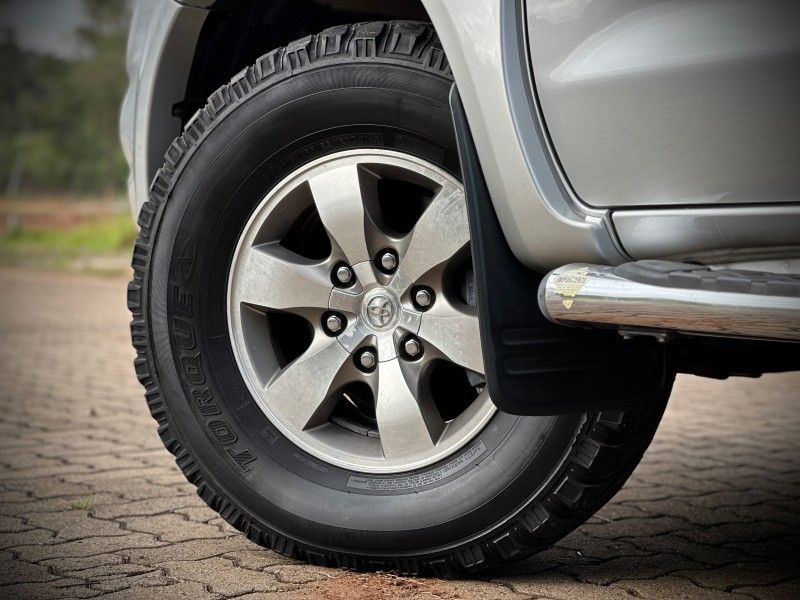 Toyota HILUX CAB.DUPLA SR 2.7 2010 NEUMANN VEÍCULOS ARROIO DO MEIO / Carros no Vale Toyota HILUX CAB.DUPLA SR 2.7 2010 NEUMANN VEÍCULOS ARROIO DO MEIO / Carros no Vale