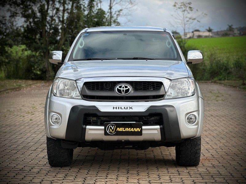 Toyota HILUX CAB.DUPLA SR 2.7 2010 NEUMANN VEÍCULOS ARROIO DO MEIO / Carros no Vale Toyota HILUX CAB.DUPLA SR 2.7 2010 NEUMANN VEÍCULOS ARROIO DO MEIO / Carros no Vale