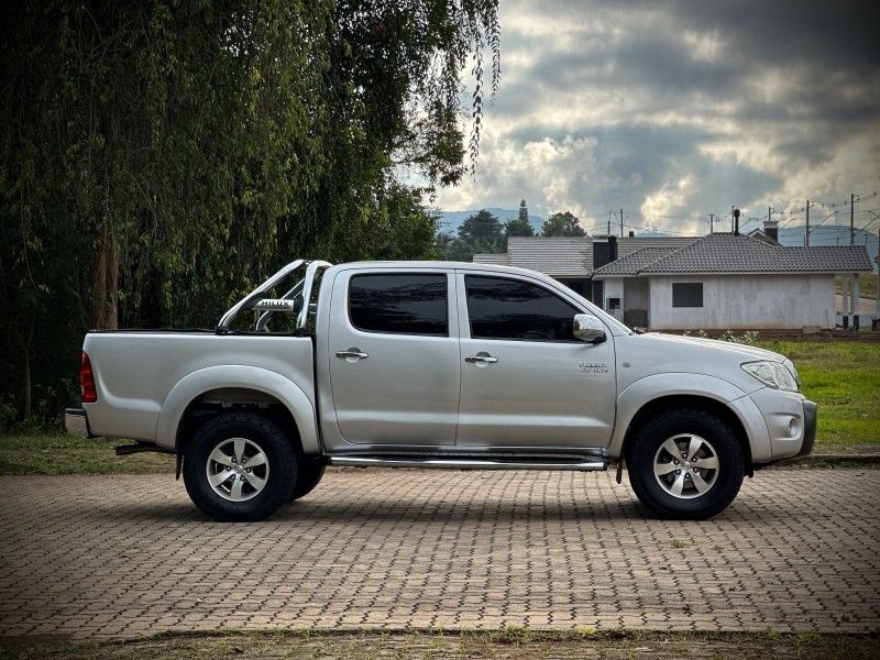 Toyota HILUX CAB.DUPLA SR 2.7 2010 NEUMANN VEÍCULOS ARROIO DO MEIO / Carros no Vale Toyota HILUX CAB.DUPLA SR 2.7 2010 NEUMANN VEÍCULOS ARROIO DO MEIO / Carros no Vale