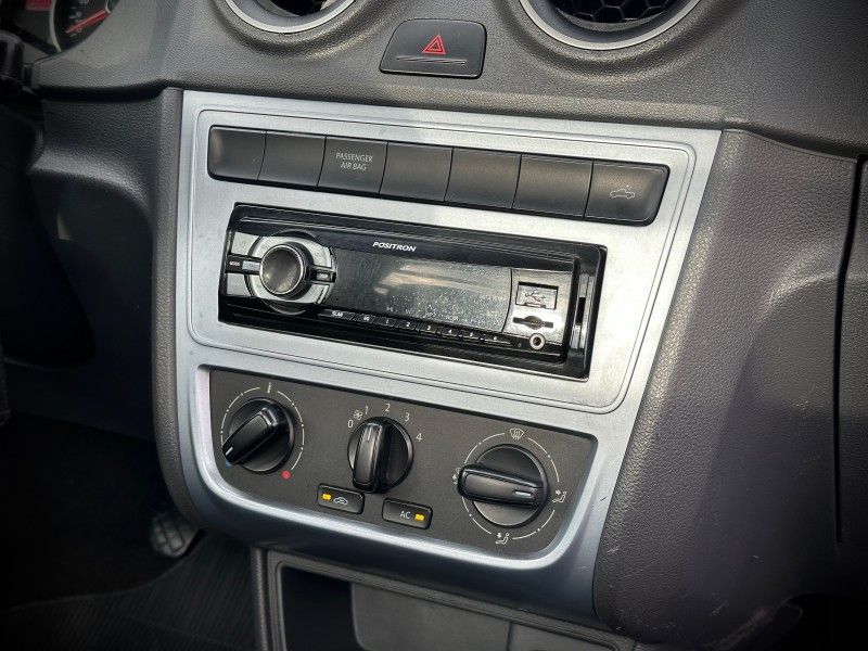 Volkswagen SAVEIRO ROBUST 1.6 2018 NEUMANN VEÍCULOS ARROIO DO MEIO / Carros no Vale