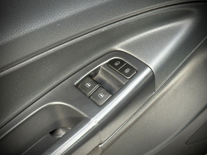 Volkswagen SAVEIRO ROBUST 1.6 2018 NEUMANN VEÍCULOS ARROIO DO MEIO / Carros no Vale