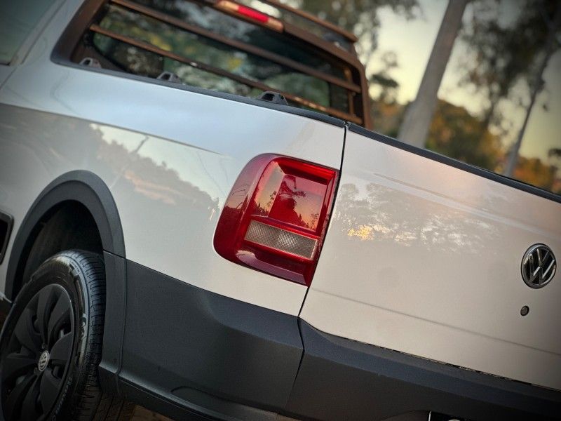Volkswagen SAVEIRO ROBUST 1.6 2018 NEUMANN VEÍCULOS ARROIO DO MEIO / Carros no Vale