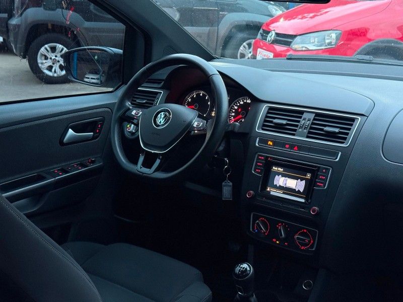 Volkswagen FOX RUN 1.6 8V 2017 FERREIRA VEÍCULOS VENÂNCIO AIRES / Carros no Vale