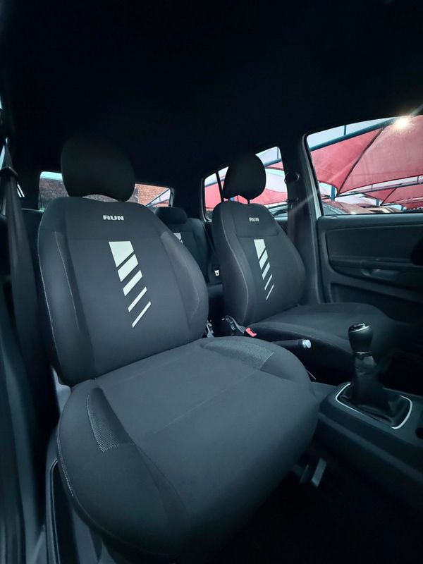 Volkswagen FOX RUN 1.6 8V 2017 FERREIRA VEÍCULOS VENÂNCIO AIRES / Carros no Vale