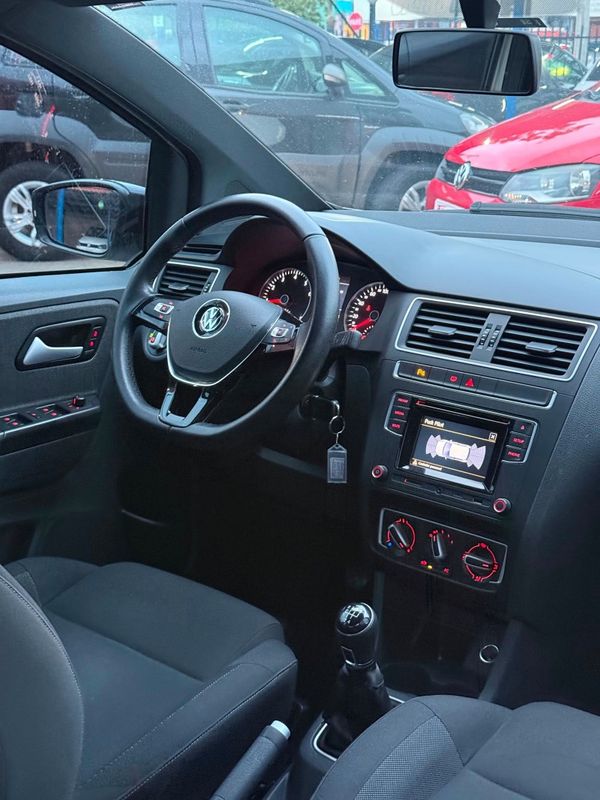 Volkswagen FOX RUN 1.6 8V 2017 FERREIRA VEÍCULOS VENÂNCIO AIRES / Carros no Vale