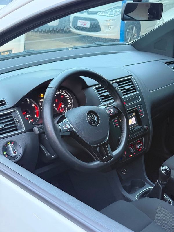 Volkswagen FOX RUN 1.6 8V 2017 FERREIRA VEÍCULOS VENÂNCIO AIRES / Carros no Vale