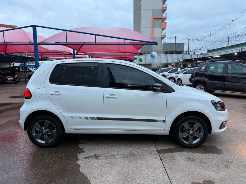 Volkswagen FOX RUN 1.6 8V 2017 FERREIRA VEÍCULOS VENÂNCIO AIRES / Carros no Vale