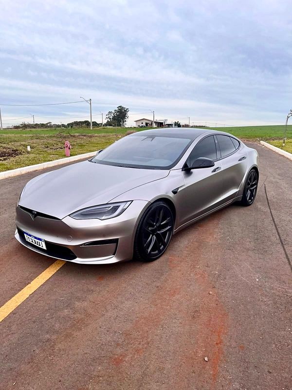 TESLA MODEL S ELÉTRICO PLAID 2021/2021 FÁBIO BERNARDES PORTO ALEGRE / Carros no Vale