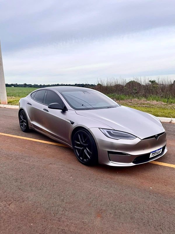 TESLA MODEL S ELÉTRICO PLAID 2021/2021 FÁBIO BERNARDES PORTO ALEGRE / Carros no Vale