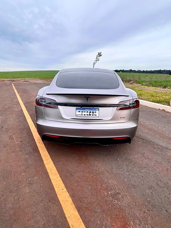 TESLA MODEL S ELÉTRICO PLAID 2021/2021 FÁBIO BERNARDES PORTO ALEGRE / Carros no Vale