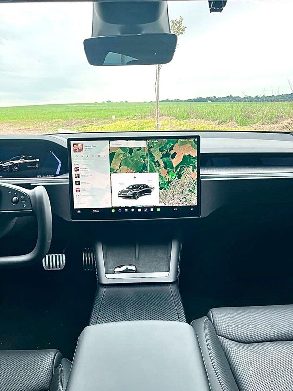 TESLA MODEL S ELÉTRICO PLAID 2021/2021 FÁBIO BERNARDES PORTO ALEGRE / Carros no Vale