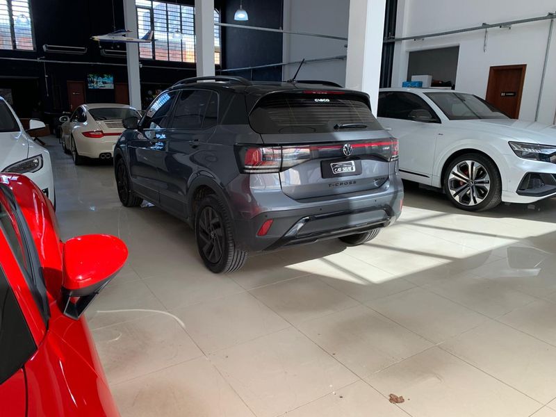 VOLKSWAGEN T-CROSS 1.4 250 TSI TOTAL FLEX HIGHLINE AUTOMÁTICO 2025/2025 FÁBIO BERNARDES PORTO ALEGRE / Carros no Vale VOLKSWAGEN T-CROSS 1.4 250 TSI TOTAL FLEX HIGHLINE AUTOMÁTICO 2025/2025 FÁBIO BERNARDES PORTO ALEGRE / Carros no Vale