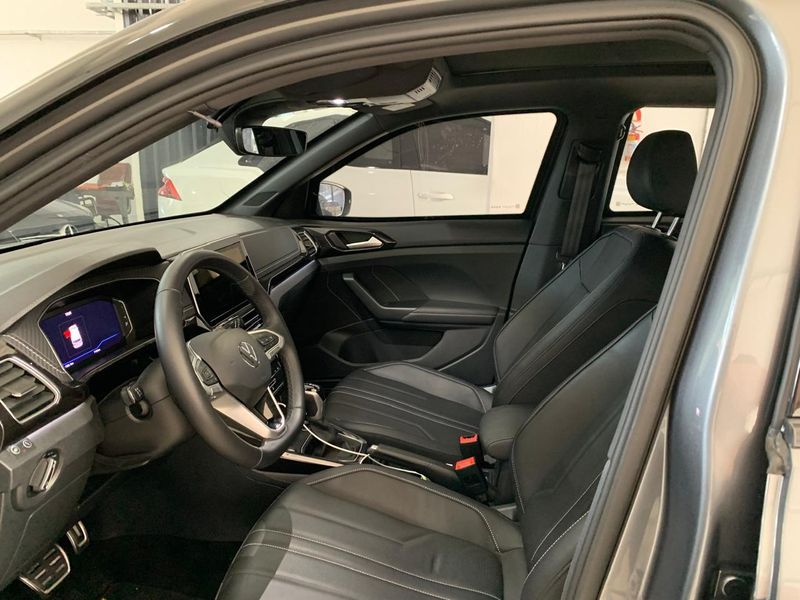VOLKSWAGEN T-CROSS 1.4 250 TSI TOTAL FLEX HIGHLINE AUTOMÁTICO 2025/2025 FÁBIO BERNARDES PORTO ALEGRE / Carros no Vale VOLKSWAGEN T-CROSS 1.4 250 TSI TOTAL FLEX HIGHLINE AUTOMÁTICO 2025/2025 FÁBIO BERNARDES PORTO ALEGRE / Carros no Vale