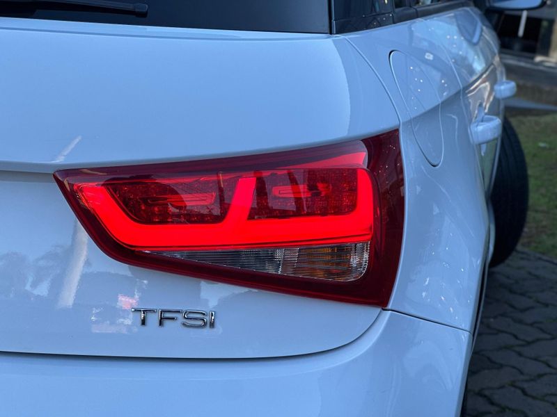Audi A1 Sportback 1.4 TFSI 5p S-tronic 2013/2014 CONCEPT MOTORS PASSO FUNDO / Carros no Vale Audi A1 Sportback 1.4 TFSI 5p S-tronic 2013/2014 CONCEPT MOTORS PASSO FUNDO / Carros no Vale