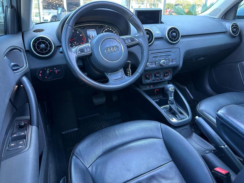 Audi A1 Sportback 1.4 TFSI 5p S-tronic 2013/2014 CONCEPT MOTORS PASSO FUNDO / Carros no Vale Audi A1 Sportback 1.4 TFSI 5p S-tronic 2013/2014 CONCEPT MOTORS PASSO FUNDO / Carros no Vale
