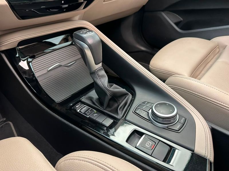 BMW X1 SDRIVE 20i X-Line 2.0 TB Active Flex 2021/2022 CONCEPT MOTORS PASSO FUNDO / Carros no Vale BMW X1 SDRIVE 20i X-Line 2.0 TB Active Flex 2021/2022 CONCEPT MOTORS PASSO FUNDO / Carros no Vale