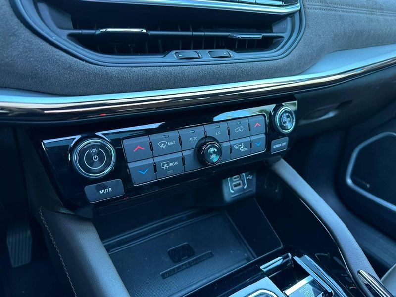 Jeep Commander Overland T270 1.3 TB Flex Aut. 2022/2023 CONCEPT MOTORS PASSO FUNDO / Carros no Vale Jeep Commander Overland T270 1.3 TB Flex Aut. 2022/2023 CONCEPT MOTORS PASSO FUNDO / Carros no Vale