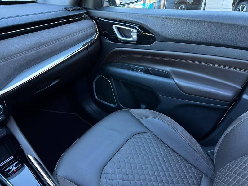 Jeep Commander Overland T270 1.3 TB Flex Aut. 2022/2023 CONCEPT MOTORS PASSO FUNDO / Carros no Vale Jeep Commander Overland T270 1.3 TB Flex Aut. 2022/2023 CONCEPT MOTORS PASSO FUNDO / Carros no Vale