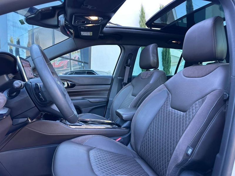 Jeep Commander Overland T270 1.3 TB Flex Aut. 2022/2023 CONCEPT MOTORS PASSO FUNDO / Carros no Vale Jeep Commander Overland T270 1.3 TB Flex Aut. 2022/2023 CONCEPT MOTORS PASSO FUNDO / Carros no Vale