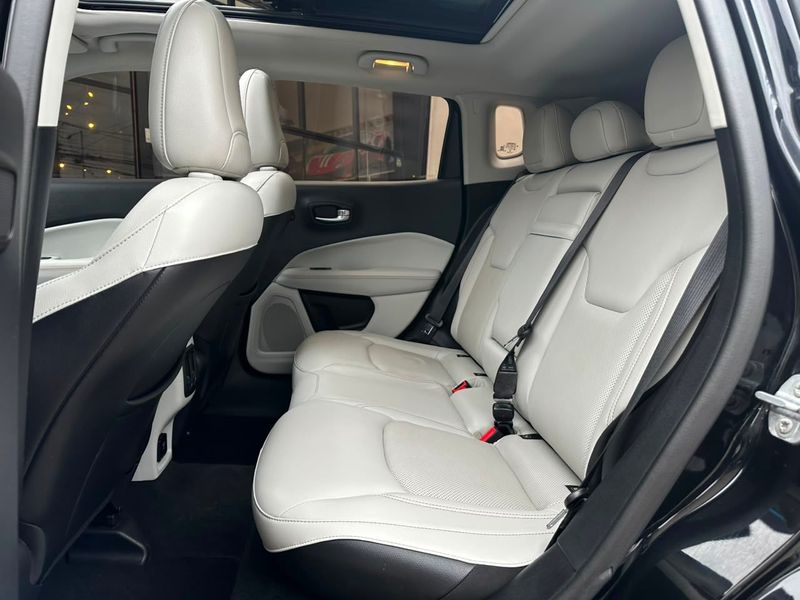 Jeep Compass LIMITED 2.0 4×4 Diesel 16V Aut. 2017/2018 CONCEPT MOTORS PASSO FUNDO / Carros no Vale Jeep Compass LIMITED 2.0 4×4 Diesel 16V Aut. 2017/2018 CONCEPT MOTORS PASSO FUNDO / Carros no Vale