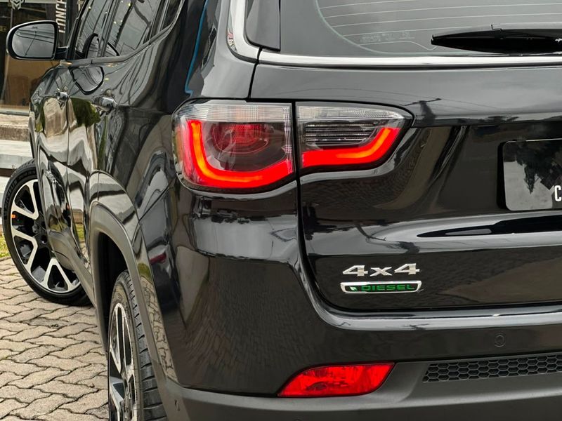 Jeep Compass LIMITED 2.0 4×4 Diesel 16V Aut. 2017/2018 CONCEPT MOTORS PASSO FUNDO / Carros no Vale Jeep Compass LIMITED 2.0 4×4 Diesel 16V Aut. 2017/2018 CONCEPT MOTORS PASSO FUNDO / Carros no Vale