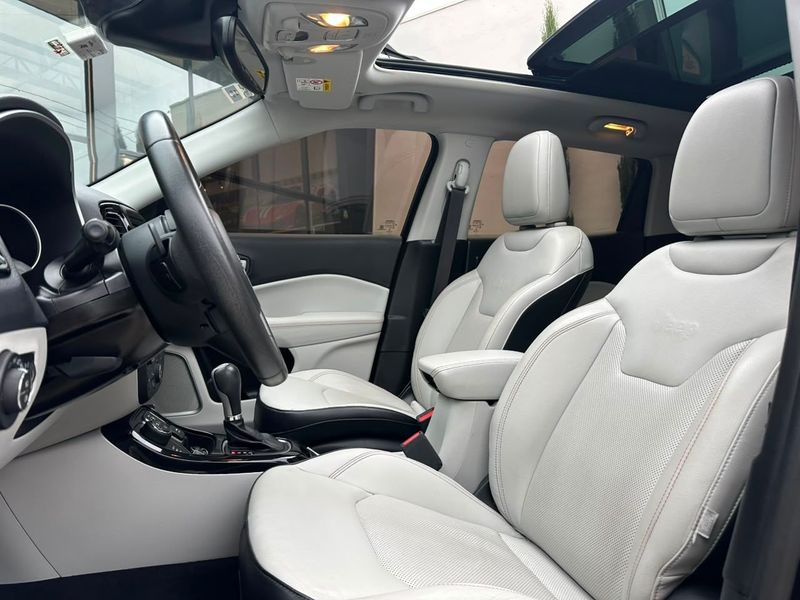 Jeep Compass LIMITED 2.0 4×4 Diesel 16V Aut. 2017/2018 CONCEPT MOTORS PASSO FUNDO / Carros no Vale Jeep Compass LIMITED 2.0 4×4 Diesel 16V Aut. 2017/2018 CONCEPT MOTORS PASSO FUNDO / Carros no Vale