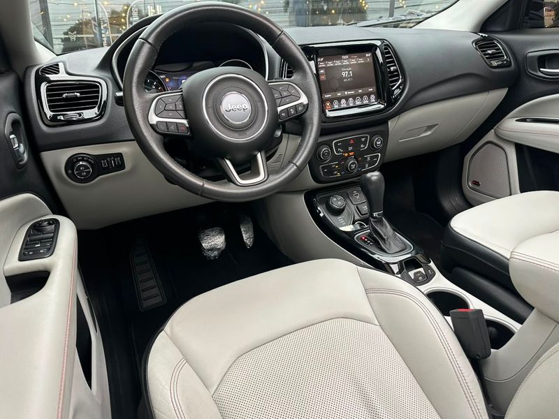 Jeep Compass LIMITED 2.0 4×4 Diesel 16V Aut. 2017/2018 CONCEPT MOTORS PASSO FUNDO / Carros no Vale Jeep Compass LIMITED 2.0 4×4 Diesel 16V Aut. 2017/2018 CONCEPT MOTORS PASSO FUNDO / Carros no Vale