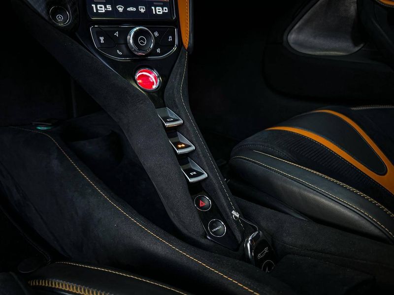 Mclaren 720S Coupe 4.0 Bi-Turbo V8 2p 2018/2019 CONCEPT MOTORS PASSO FUNDO / Carros no Vale