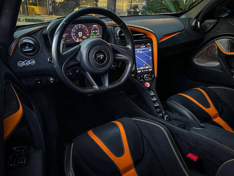 Mclaren 720S Coupe 4.0 Bi-Turbo V8 2p 2018/2019 CONCEPT MOTORS PASSO FUNDO / Carros no Vale