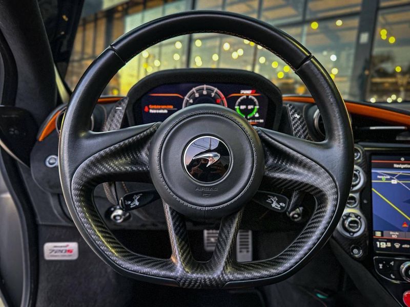 Mclaren 720S Coupe 4.0 Bi-Turbo V8 2p 2018/2019 CONCEPT MOTORS PASSO FUNDO / Carros no Vale