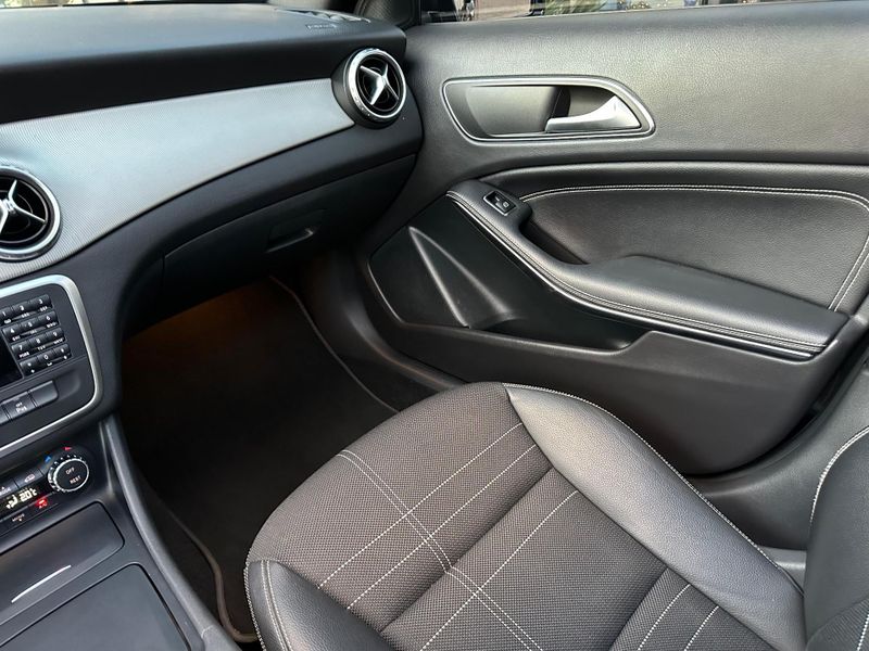 Mercedes-Benz Gla 200 Vision 1.6/1.6 TB 16V Flex Aut. 2014/2015 CONCEPT MOTORS PASSO FUNDO / Carros no Vale Mercedes-Benz Gla 200 Vision 1.6/1.6 TB 16V Flex Aut. 2014/2015 CONCEPT MOTORS PASSO FUNDO / Carros no Vale