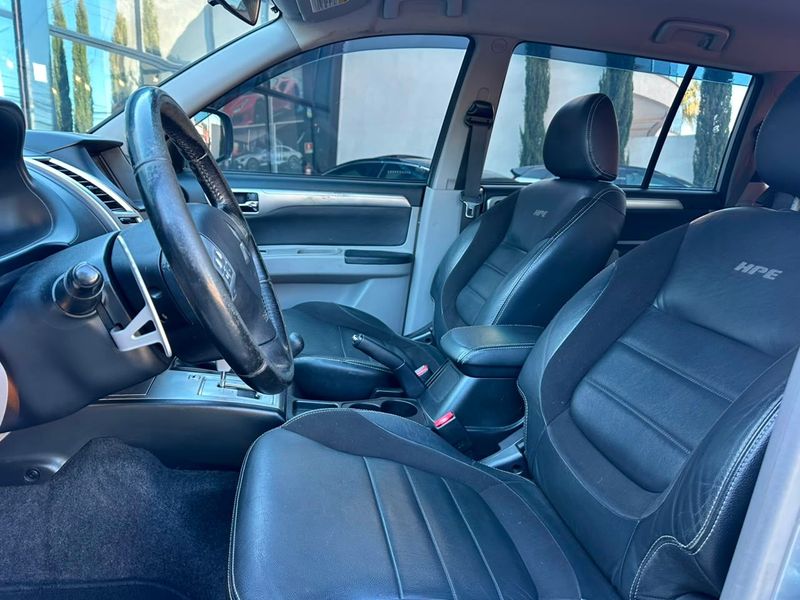 Mitsubishi Pajero HPE 3.2 4×4 T.I Dies 5p Aut. 2017/2017 CONCEPT MOTORS PASSO FUNDO / Carros no Vale
