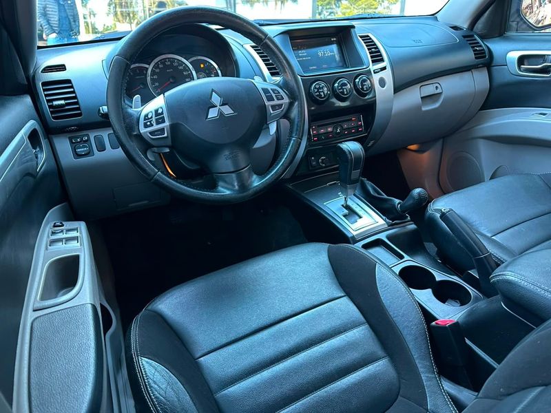 Mitsubishi Pajero HPE 3.2 4×4 T.I Dies 5p Aut. 2017/2017 CONCEPT MOTORS PASSO FUNDO / Carros no Vale
