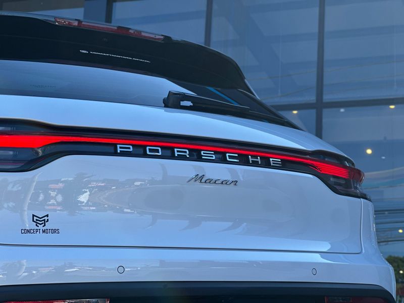 Porsche Macan 2.0 Turbo 2022/2023 CONCEPT MOTORS PASSO FUNDO / Carros no Vale