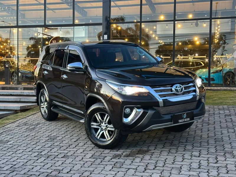 Toyota Hilux SW4 SRV 4×2 2.7 Flex 16V Aut. 2018/2019 CONCEPT MOTORS PASSO FUNDO / Carros no Vale Toyota Hilux SW4 SRV 4×2 2.7 Flex 16V Aut. 2018/2019 CONCEPT MOTORS PASSO FUNDO / Carros no Vale