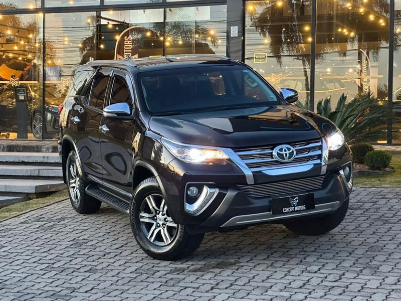 Toyota Hilux SW4 SRV 4×2 2.7 Flex 16V Aut. 2018/2019 CONCEPT MOTORS PASSO FUNDO / Carros no Vale Toyota Hilux SW4 SRV 4×2 2.7 Flex 16V Aut. 2018/2019 CONCEPT MOTORS PASSO FUNDO / Carros no Vale