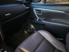 Toyota Hilux SW4 SRV 4×2 2.7 Flex 16V Aut. 2018/2019 CONCEPT MOTORS PASSO FUNDO / Carros no Vale