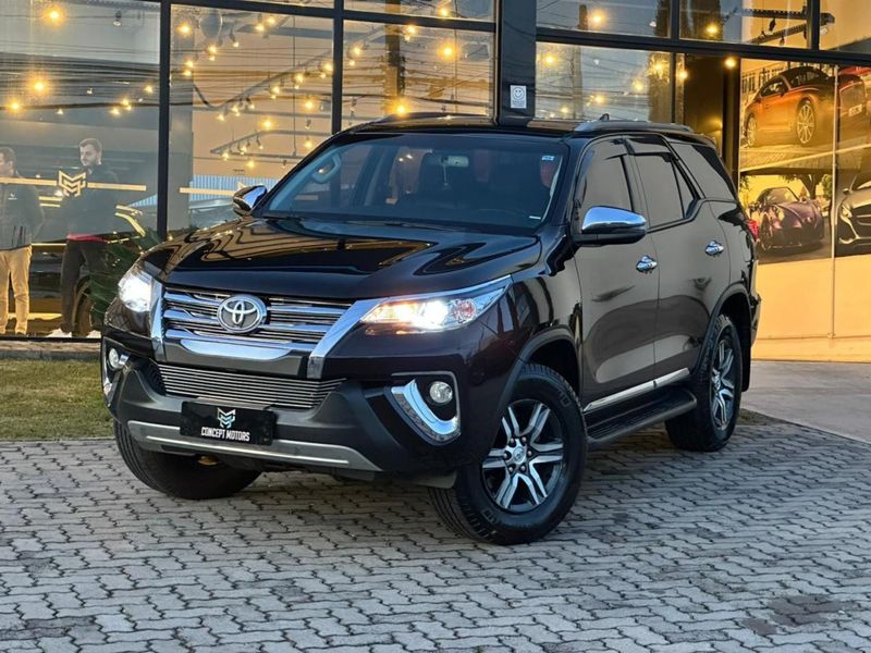 Toyota Hilux SW4 SRV 4×2 2.7 Flex 16V Aut. 2018/2019 CONCEPT MOTORS PASSO FUNDO / Carros no Vale Toyota Hilux SW4 SRV 4×2 2.7 Flex 16V Aut. 2018/2019 CONCEPT MOTORS PASSO FUNDO / Carros no Vale