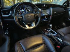 Toyota Hilux SW4 SRV 4×2 2.7 Flex 16V Aut. 2018/2019 CONCEPT MOTORS PASSO FUNDO / Carros no Vale