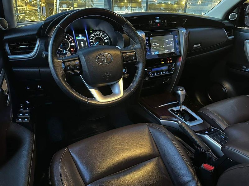 Toyota Hilux SW4 SRV 4×2 2.7 Flex 16V Aut. 2018/2019 CONCEPT MOTORS PASSO FUNDO / Carros no Vale Toyota Hilux SW4 SRV 4×2 2.7 Flex 16V Aut. 2018/2019 CONCEPT MOTORS PASSO FUNDO / Carros no Vale