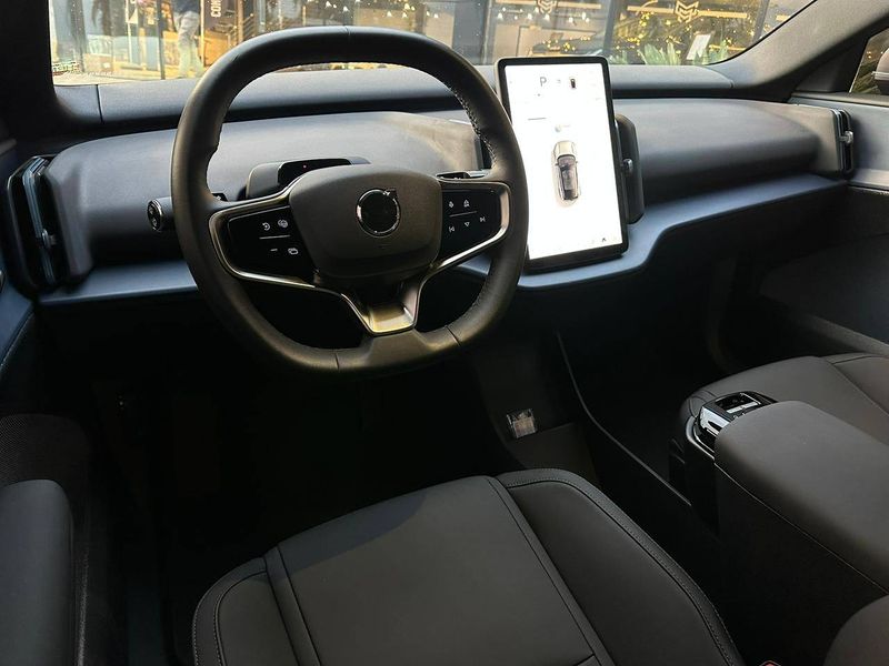 Volvo EX30 E60 Core (ElÃ©trico) 2024/2024 CONCEPT MOTORS PASSO FUNDO / Carros no Vale