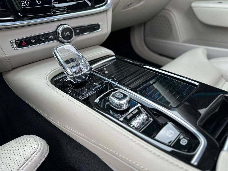 Volvo S90 T-8 INSCRIPT 2.0 AWD (HÃbrido) 2019/2020 CONCEPT MOTORS PASSO FUNDO / Carros no Vale Volvo S90 T-8 INSCRIPT 2.0 AWD (HÃbrido) 2019/2020 CONCEPT MOTORS PASSO FUNDO / Carros no Vale