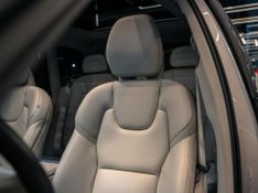 Volvo XC60 T-8 Plus 2.0 AWD (HÃ­brido) 2022/2023 CONCEPT MOTORS PASSO FUNDO / Carros no Vale