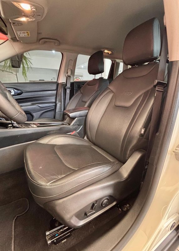 Jeep COMPASS LIMITED T270 1.3 TB 4×2 2023/2024 PC VEÍCULOS SANTA CRUZ DO SUL / Carros no Vale Jeep COMPASS LIMITED T270 1.3 TB 4×2 2023/2024 PC VEÍCULOS SANTA CRUZ DO SUL / Carros no Vale