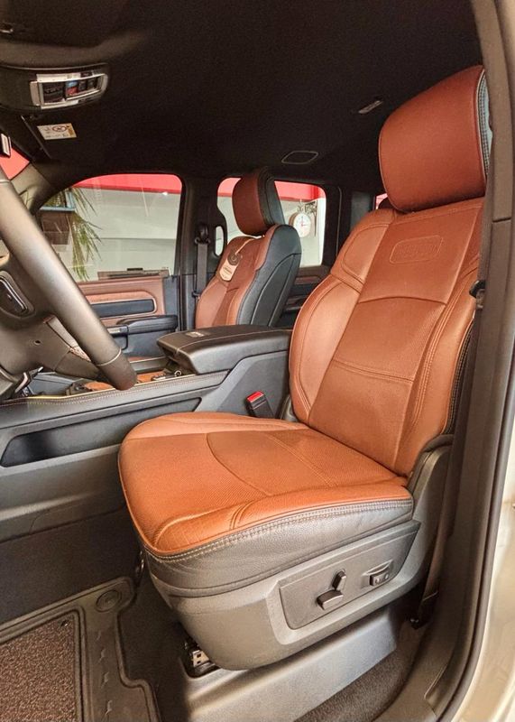 RAM 3500 LIMITED LONGHORN 6.7 TB CD 2024/2024 PC VEÍCULOS SANTA CRUZ DO SUL / Carros no Vale RAM 3500 LIMITED LONGHORN 6.7 TB CD 2024/2024 PC VEÍCULOS SANTA CRUZ DO SUL / Carros no Vale