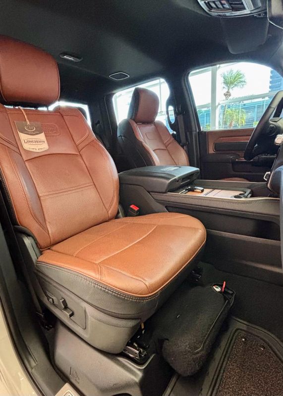 RAM 3500 LIMITED LONGHORN 6.7 TB CD 2024/2024 PC VEÍCULOS SANTA CRUZ DO SUL / Carros no Vale RAM 3500 LIMITED LONGHORN 6.7 TB CD 2024/2024 PC VEÍCULOS SANTA CRUZ DO SUL / Carros no Vale