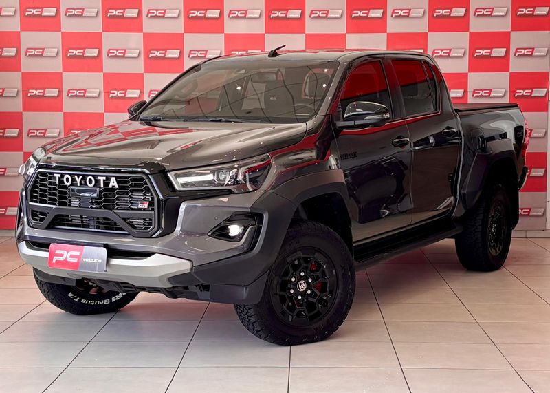 Toyota Hilux CD GR-S 4×4 2.8 TDI Dies 2024/2024 PC VEÍCULOS SANTA CRUZ DO SUL / Carros no Vale Toyota Hilux CD GR-S 4×4 2.8 TDI Dies 2024/2024 PC VEÍCULOS SANTA CRUZ DO SUL / Carros no Vale