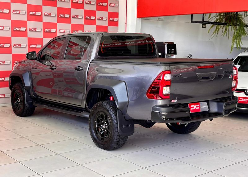 Toyota Hilux CD GR-S 4×4 2.8 TDI Dies 2024/2024 PC VEÍCULOS SANTA CRUZ DO SUL / Carros no Vale Toyota Hilux CD GR-S 4×4 2.8 TDI Dies 2024/2024 PC VEÍCULOS SANTA CRUZ DO SUL / Carros no Vale
